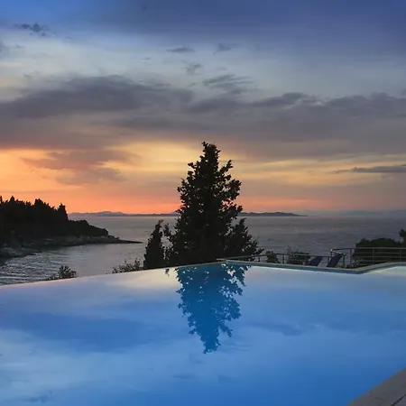 Glyfada Beach Villas Longós