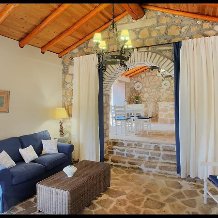 Glyfada Beach Villas * Longós